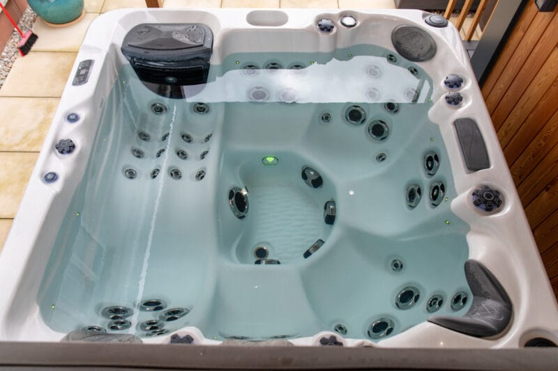 G61-Luxury hot tub for sale