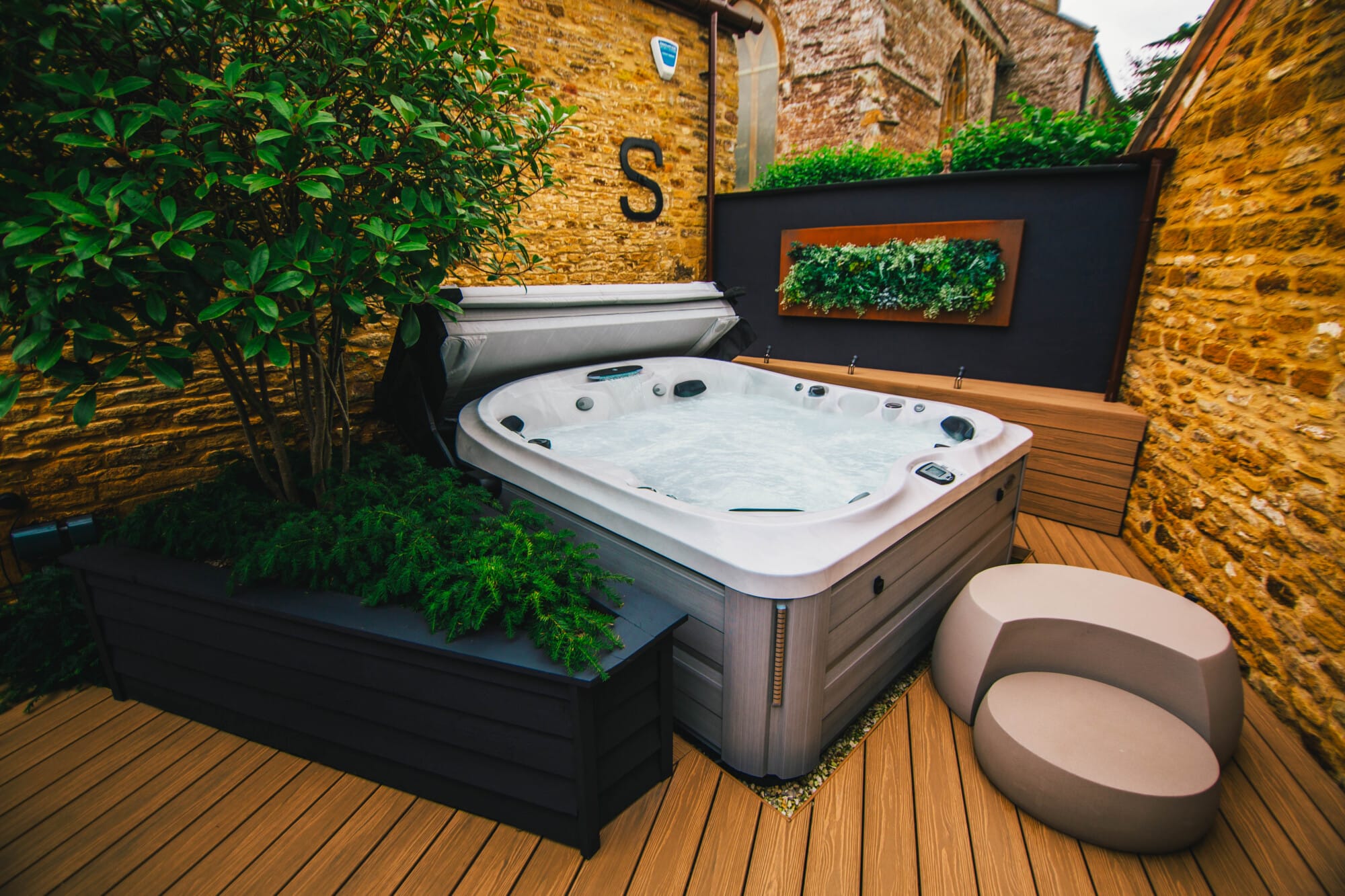 Jacuzzi J-475 hot tub for sale