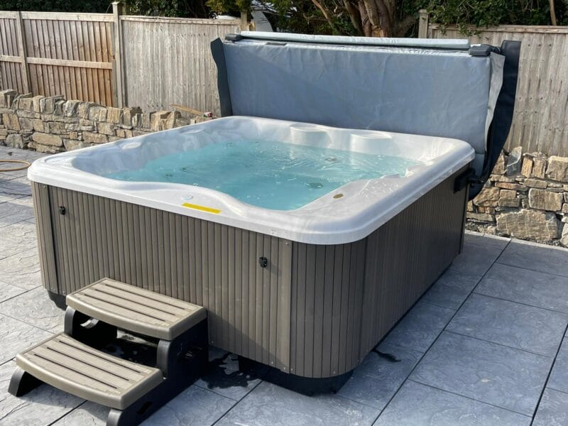 Jacuzzi Lodge L hot tub for sale