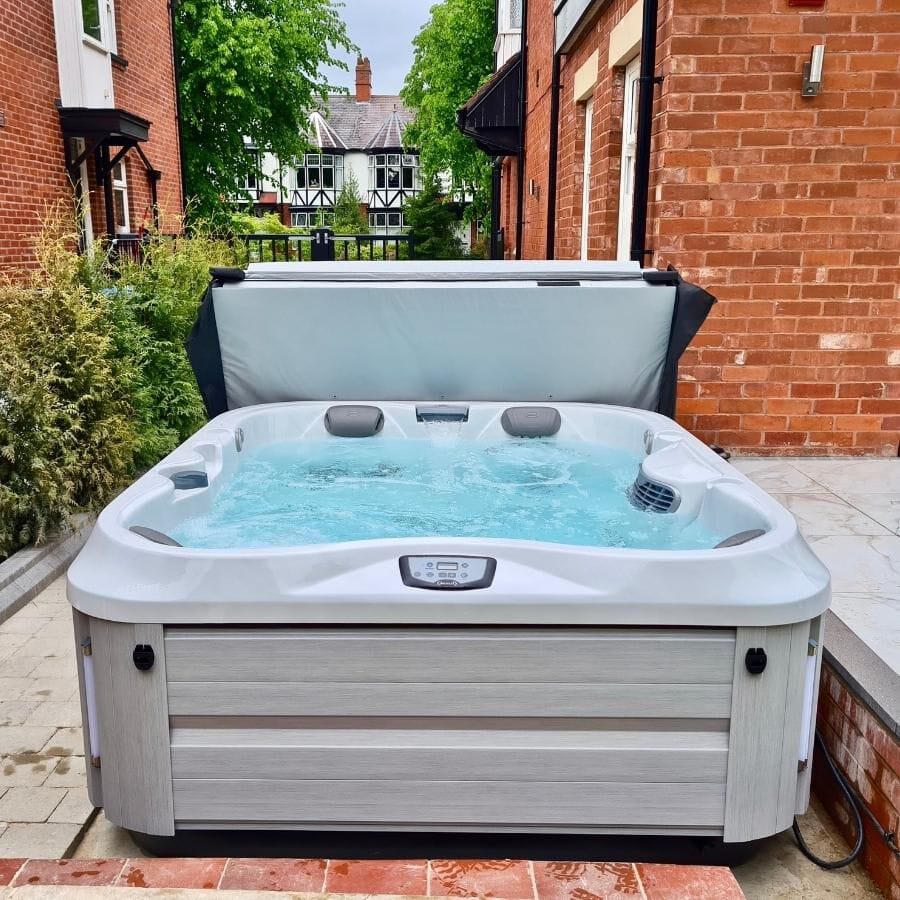 Jacuzzi J-325 hot tub for sale