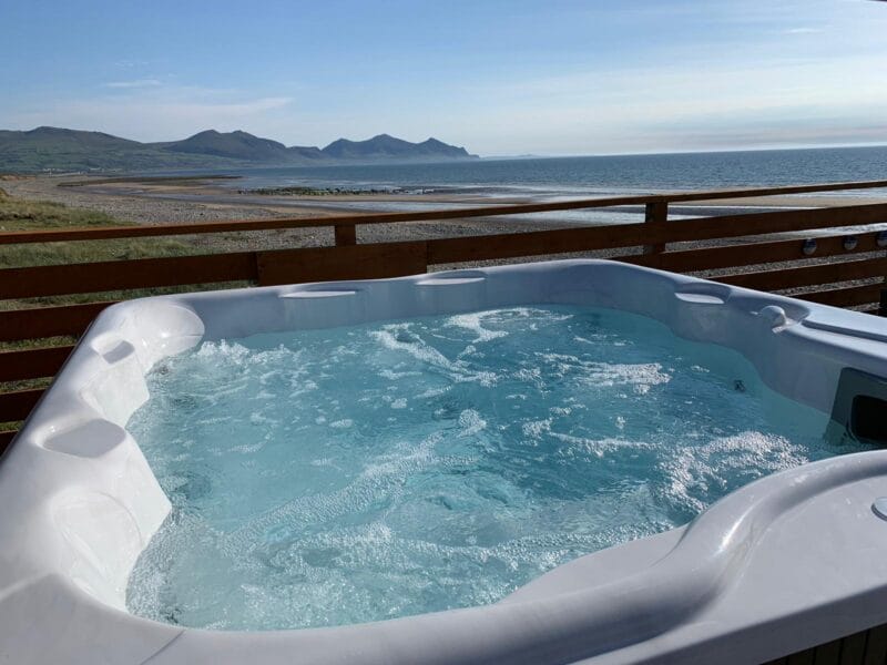 Jacuzzi Lodge L hot tub for sale