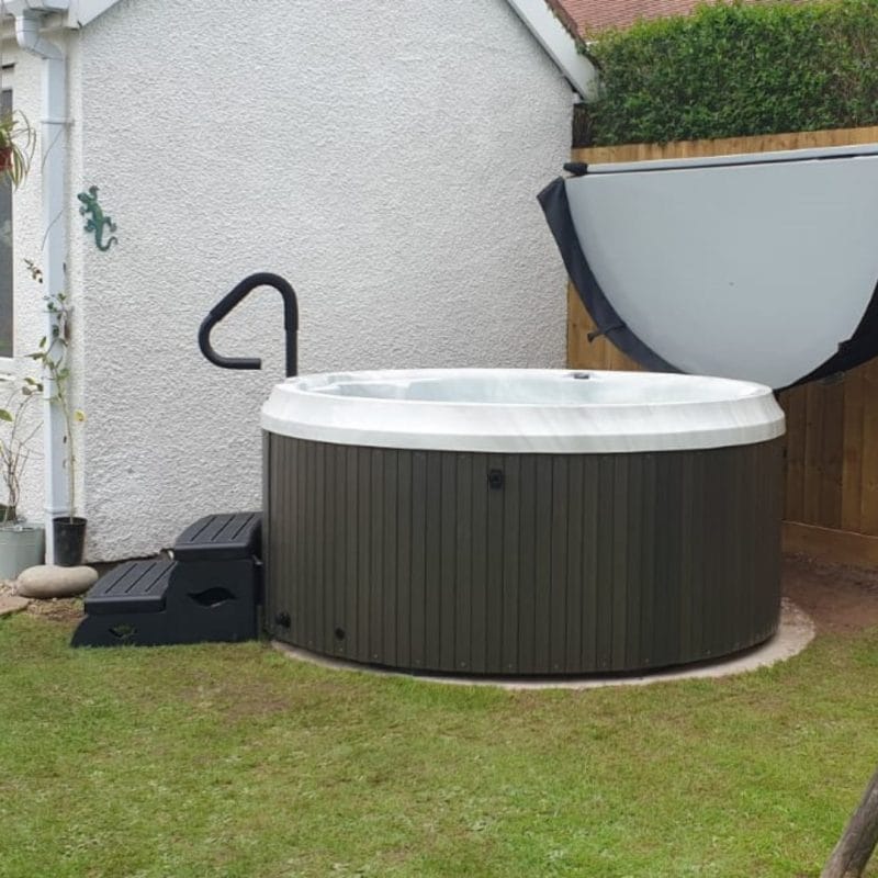 Jacuzzi J-210 hot tub for sale